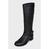 Leather boots with a zipper