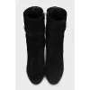 Suede ankle boots with a zipper