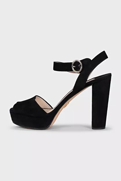 Block heel sandals