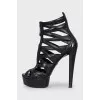 Leather sandals with front closure