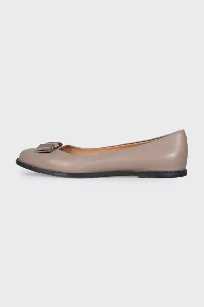 Leather ballet flats decorated with crystals