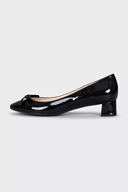 Shoes with a trapezoid heel