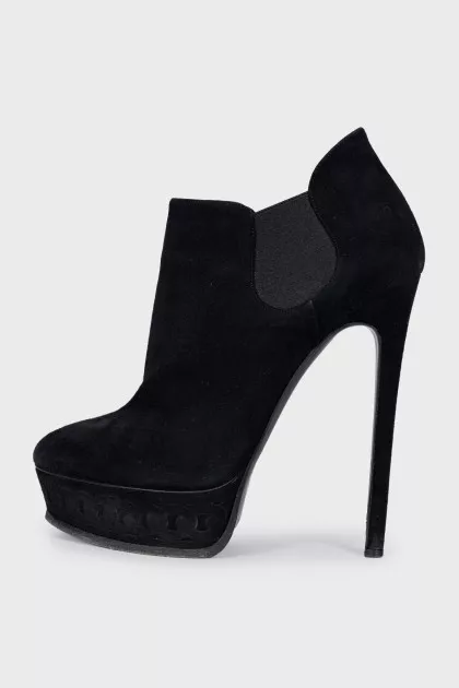 Suede ankle boots with a textured sole