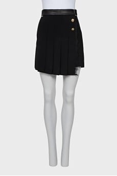 Skirt with lace trim