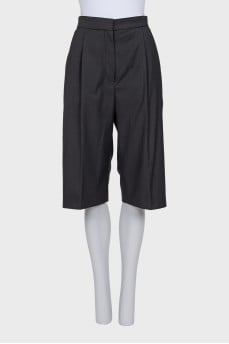 Straight-cut wool shorts with creases