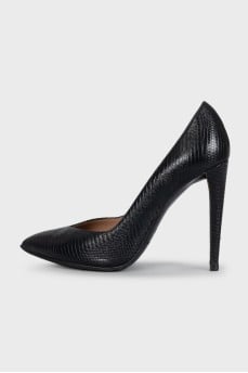 Black textured leather pumps