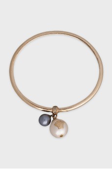 Gold bracelet with asymmetrical pendants