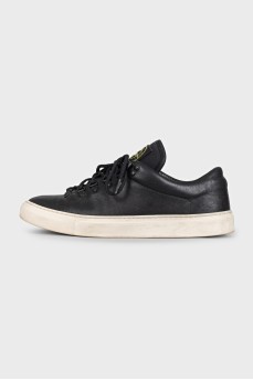 Men's leather sneakers with a branded patch