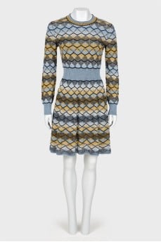 Fitted dress with pattern