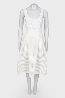 Fitted dress with lace
