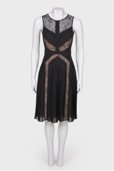 Fitted dress with lace