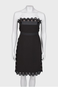Dress with lace on the belt