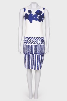 Dress with an abstract blue print