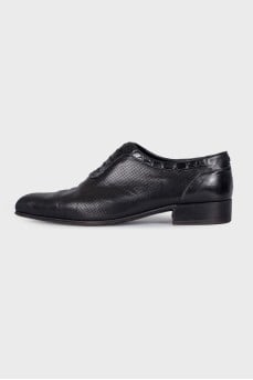 Men's shoes with perforation