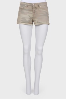 Shorts with camouflage print