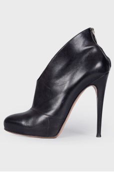 Leather ankle boots with stiletto heels