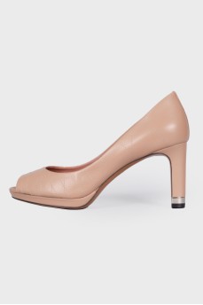 Street shoes with an open toe