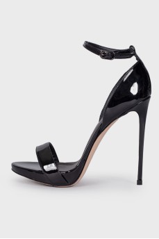 Lacquer black sandals