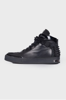 Leather sneakers with spikes
