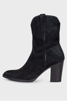 Quilted suede boots