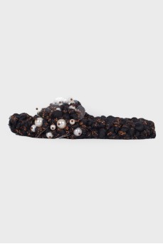 Knitted slippers with pearls