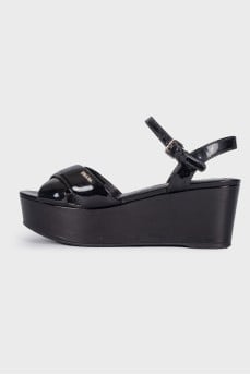 Lacquered platform sandals