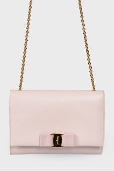 Leather pink handbag with shoulder chain