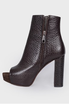 Boots with an open toe