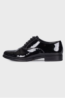 Patent shoes with lacing