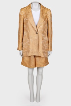 Suit with print in golden color