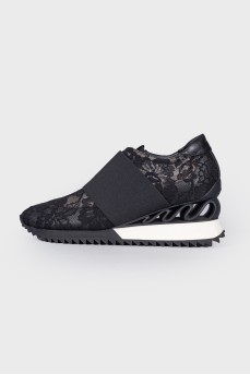 Sneakers with lace