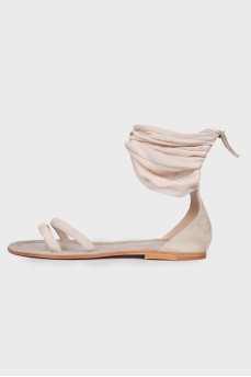 Flat sandals with textiles