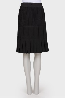 Black pleated skirt