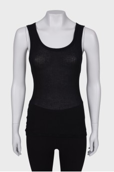 Black T-shirt with asymmetric hem