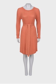 Knitted dress with belt