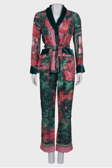 Silk suit with velor trim