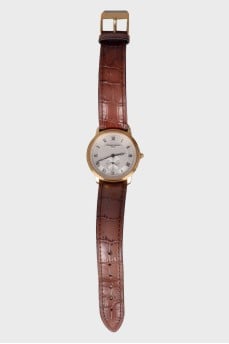 Men's watch with golden hardware