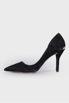 Side cutout suede pumps