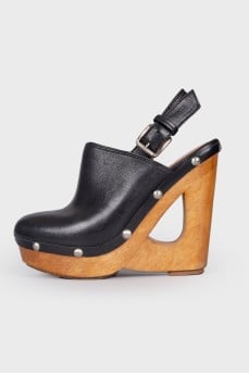 Black leather peep toecap sandals