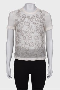 T-shirt with a slit at the back