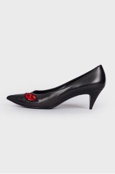 Shoes with appliqué sequins