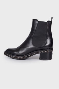 Boots with a chain on the sole