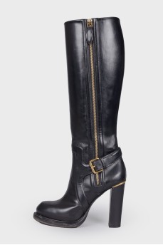 Leather boots with a strap at the bottom
