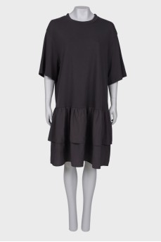 Dress with ruffles at the hem