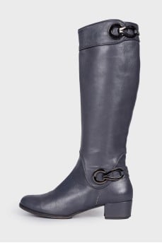 Medium heeled leather boots