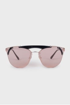 Sunglasses with light lenses