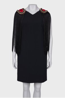 Dress with decor on the shoulders, with a tag