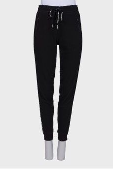 Sporty trousers with stripes