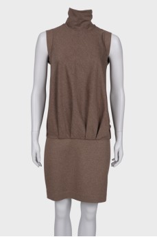 Sleeveless brown dress