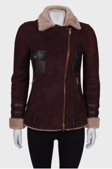 Shortened burgundy sheepskin coat